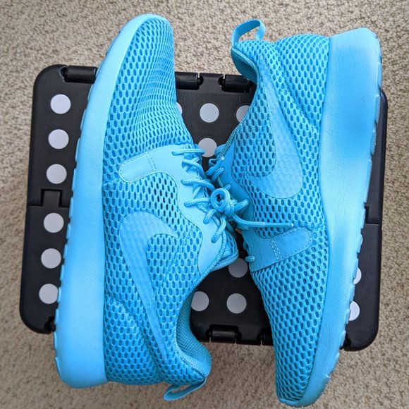 Nike Shoes - Nike Roshe One